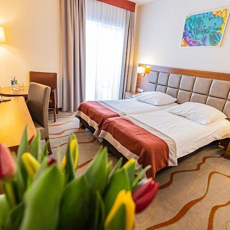 Hotel Olivia Medical Spa Skomielna Czarna Luaran gambar