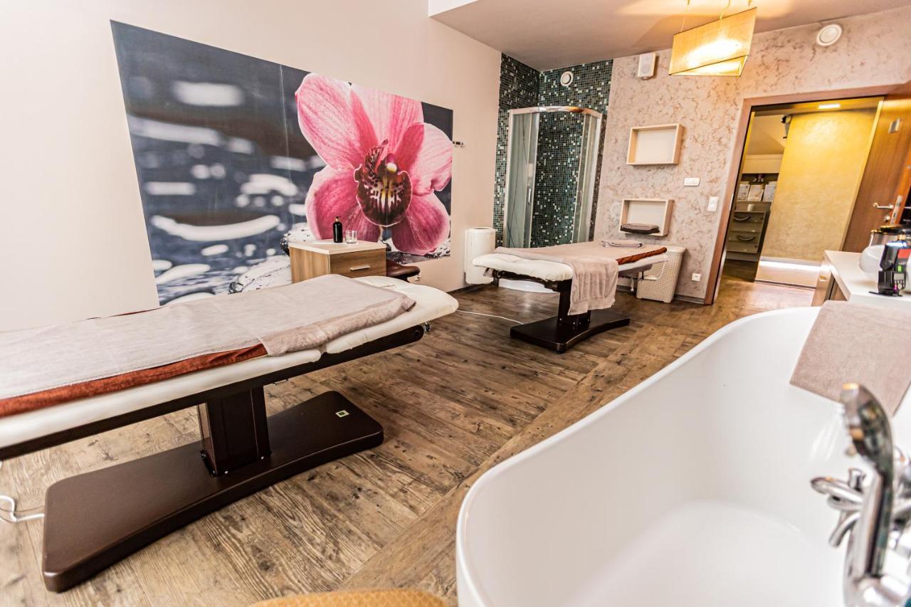 Hotel Olivia Medical Spa Skomielna Czarna Luaran gambar