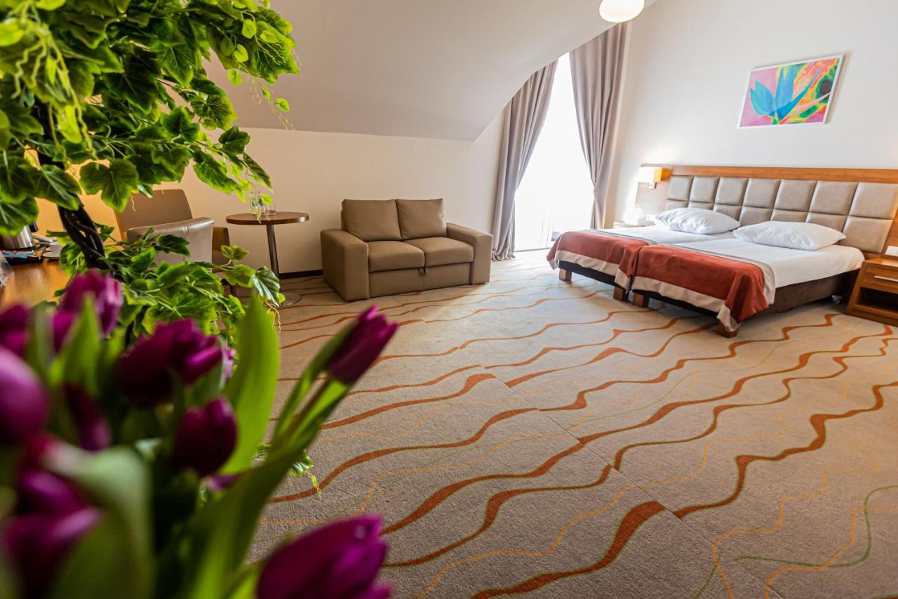 Hotel Olivia Medical Spa Skomielna Czarna Luaran gambar