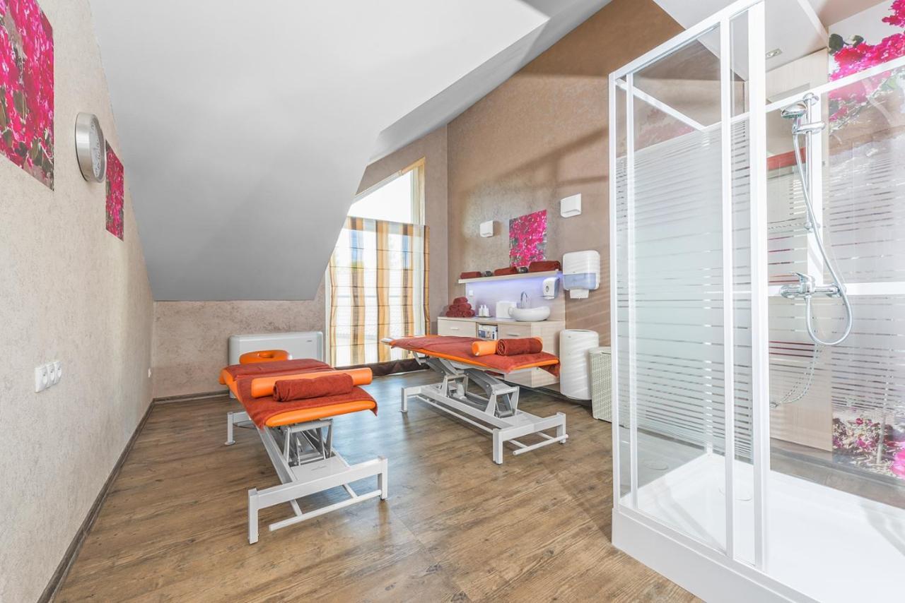 Hotel Olivia Medical Spa Skomielna Czarna Luaran gambar
