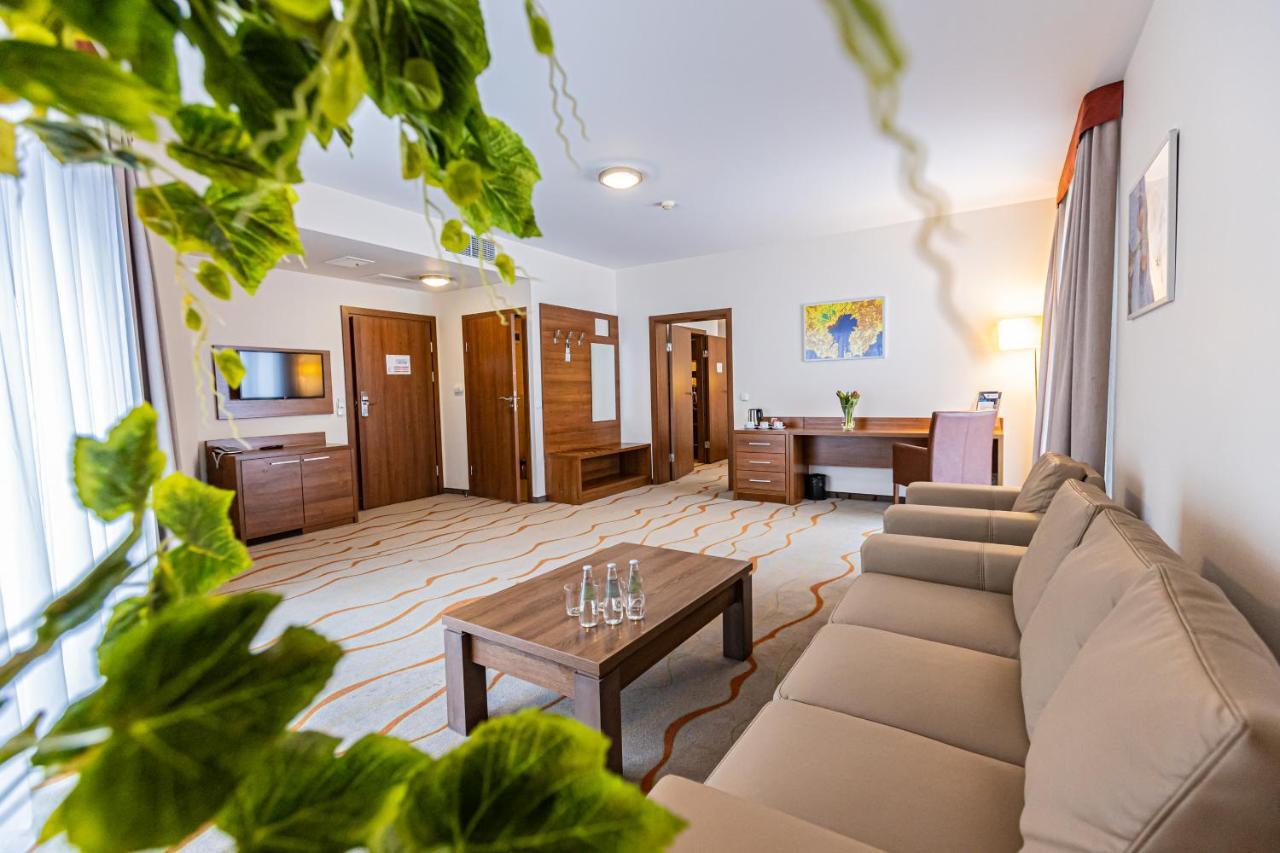 Hotel Olivia Medical Spa Skomielna Czarna Luaran gambar