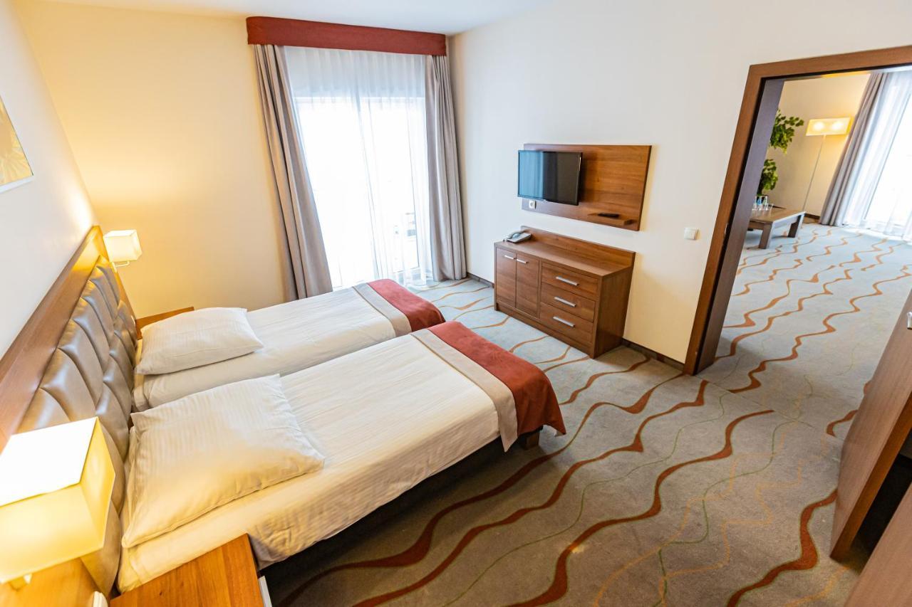 Hotel Olivia Medical Spa Skomielna Czarna Luaran gambar