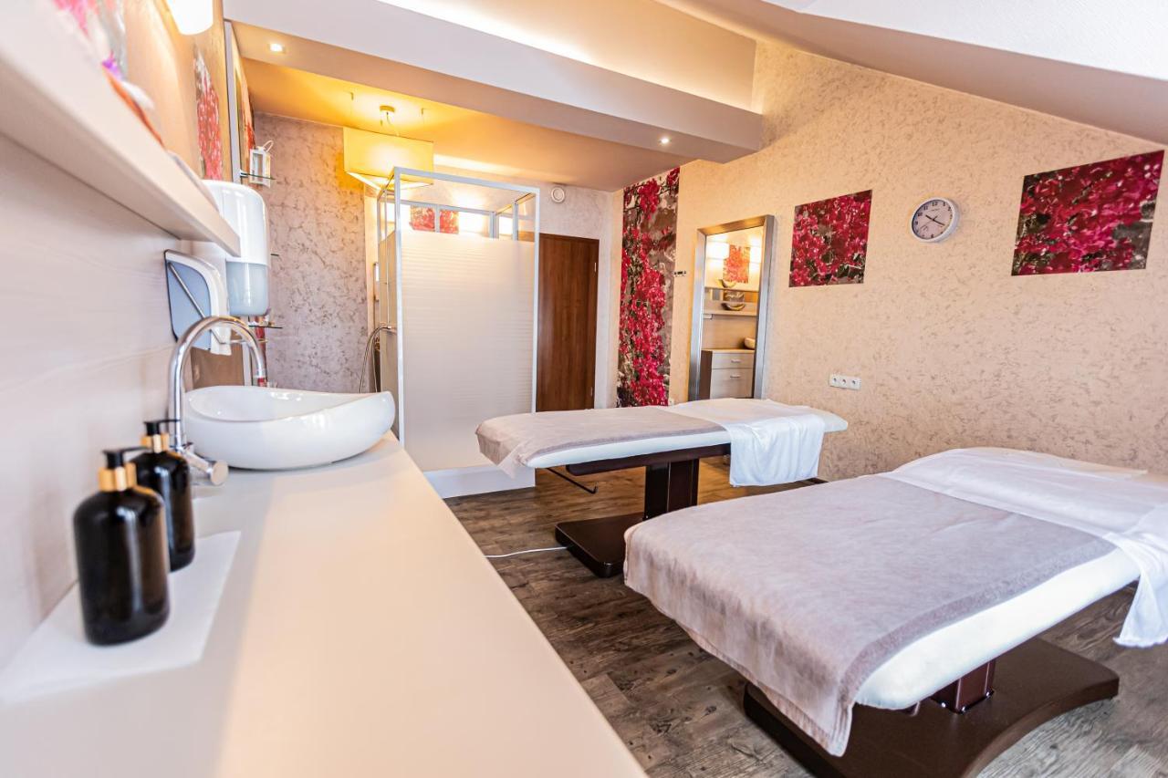 Hotel Olivia Medical Spa Skomielna Czarna Luaran gambar