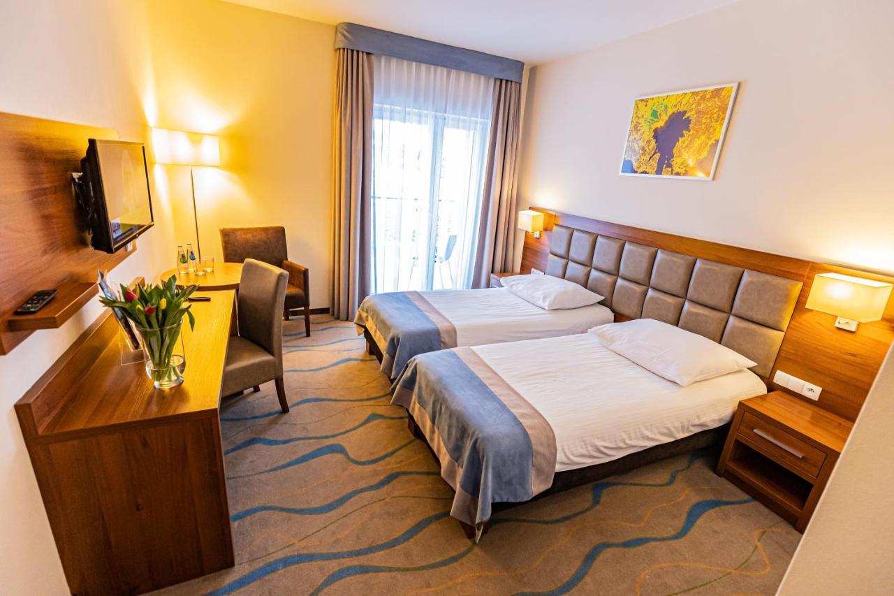 Hotel Olivia Medical Spa Skomielna Czarna Luaran gambar