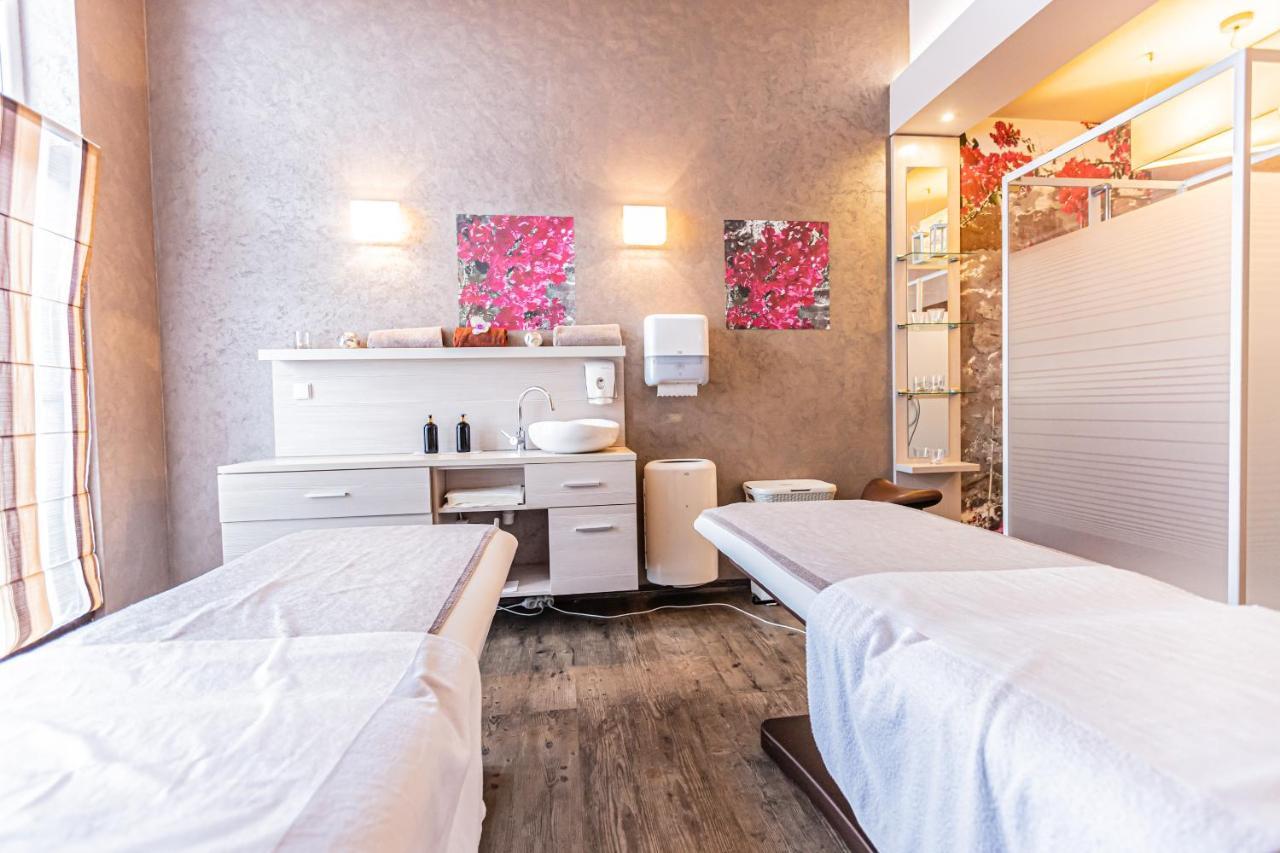 Hotel Olivia Medical Spa Skomielna Czarna Luaran gambar
