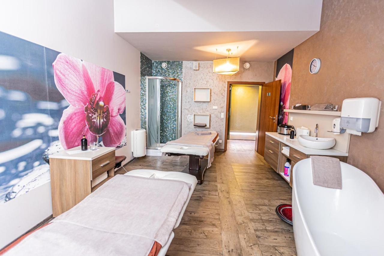 Hotel Olivia Medical Spa Skomielna Czarna Luaran gambar