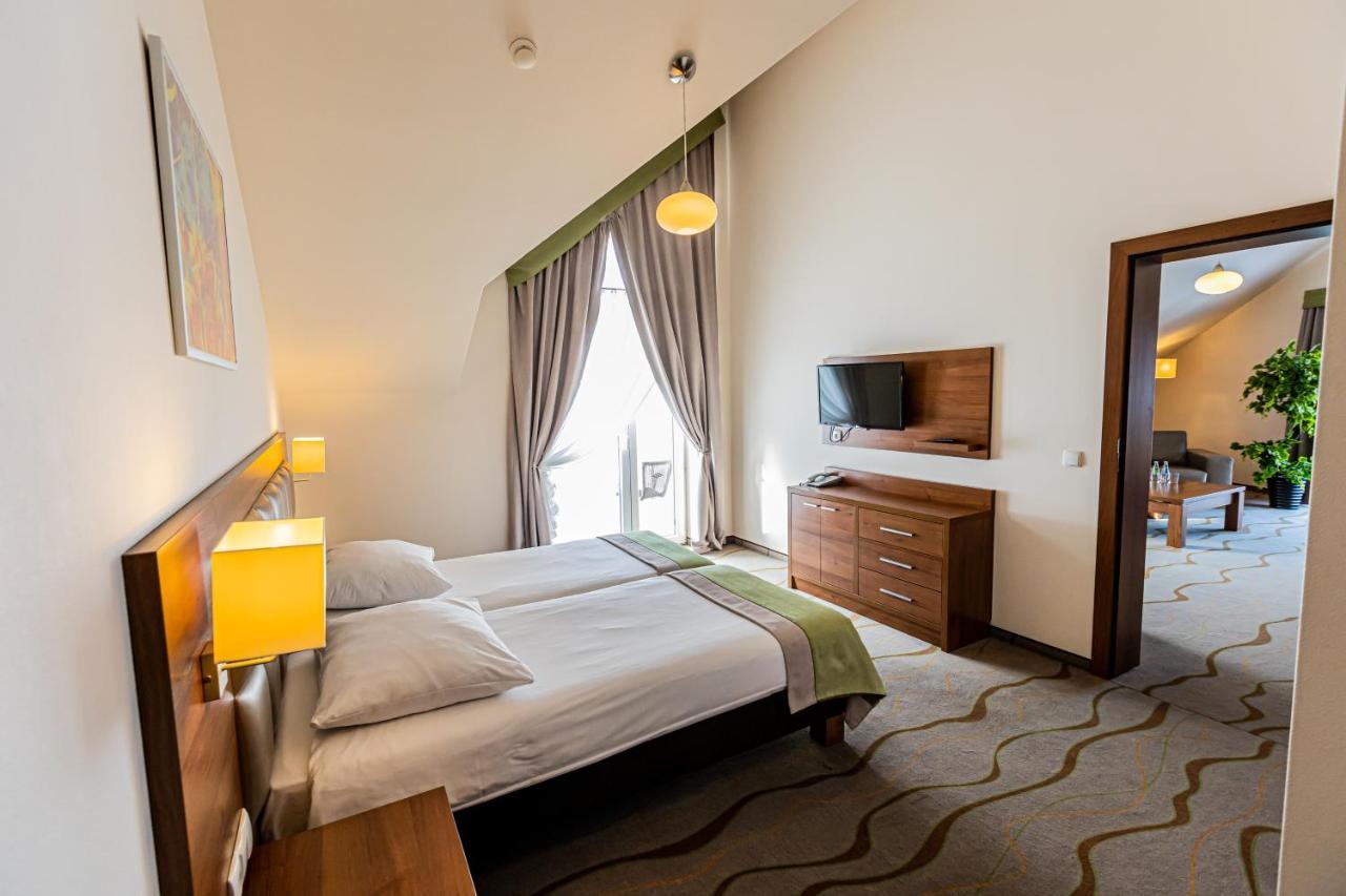 Hotel Olivia Medical Spa Skomielna Czarna Luaran gambar