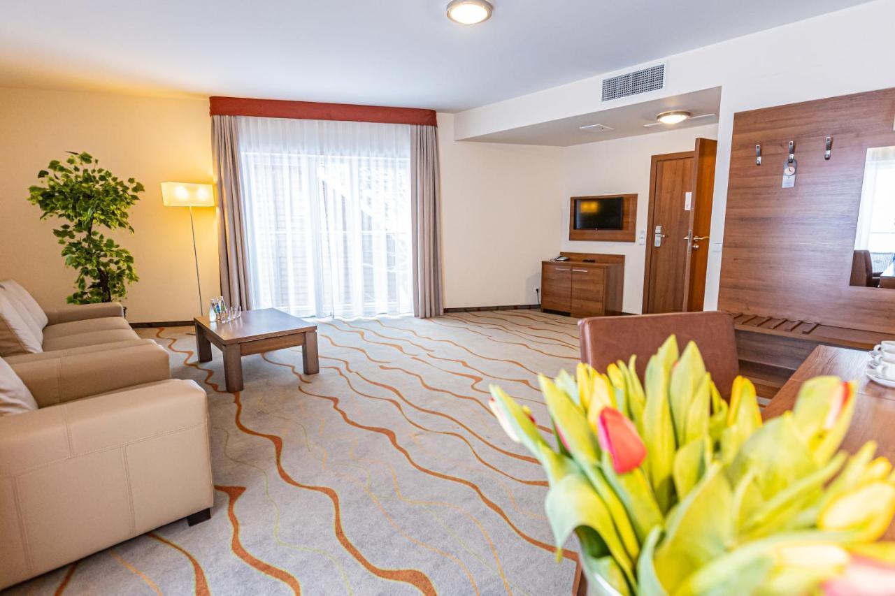 Hotel Olivia Medical Spa Skomielna Czarna Luaran gambar