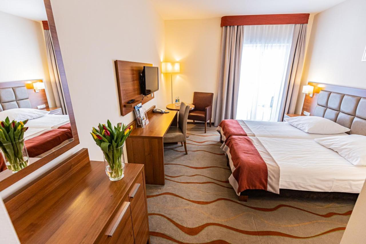 Hotel Olivia Medical Spa Skomielna Czarna Luaran gambar