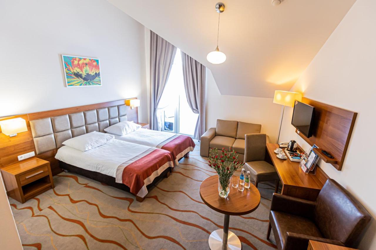 Hotel Olivia Medical Spa Skomielna Czarna Luaran gambar