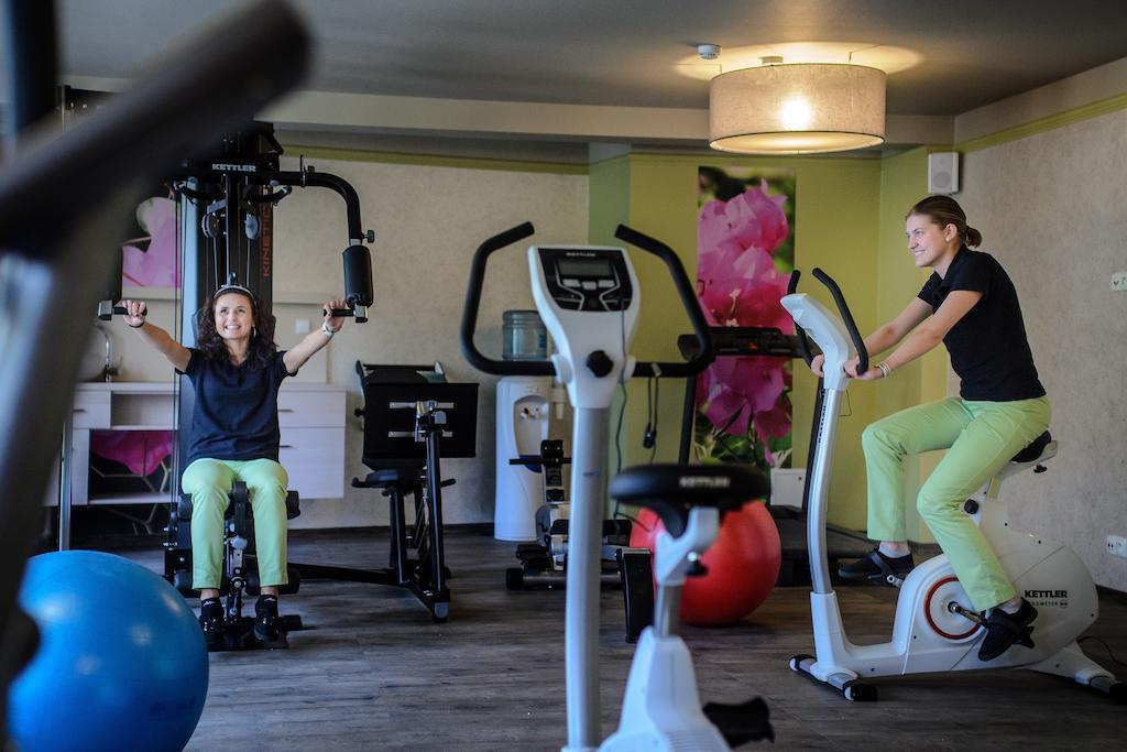 Hotel Olivia Medical Spa Skomielna Czarna Luaran gambar